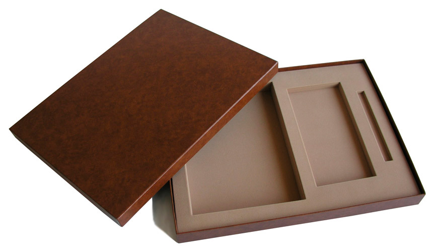 Как украшается коробка с ложементом? Виды упаковки и материалы отделки